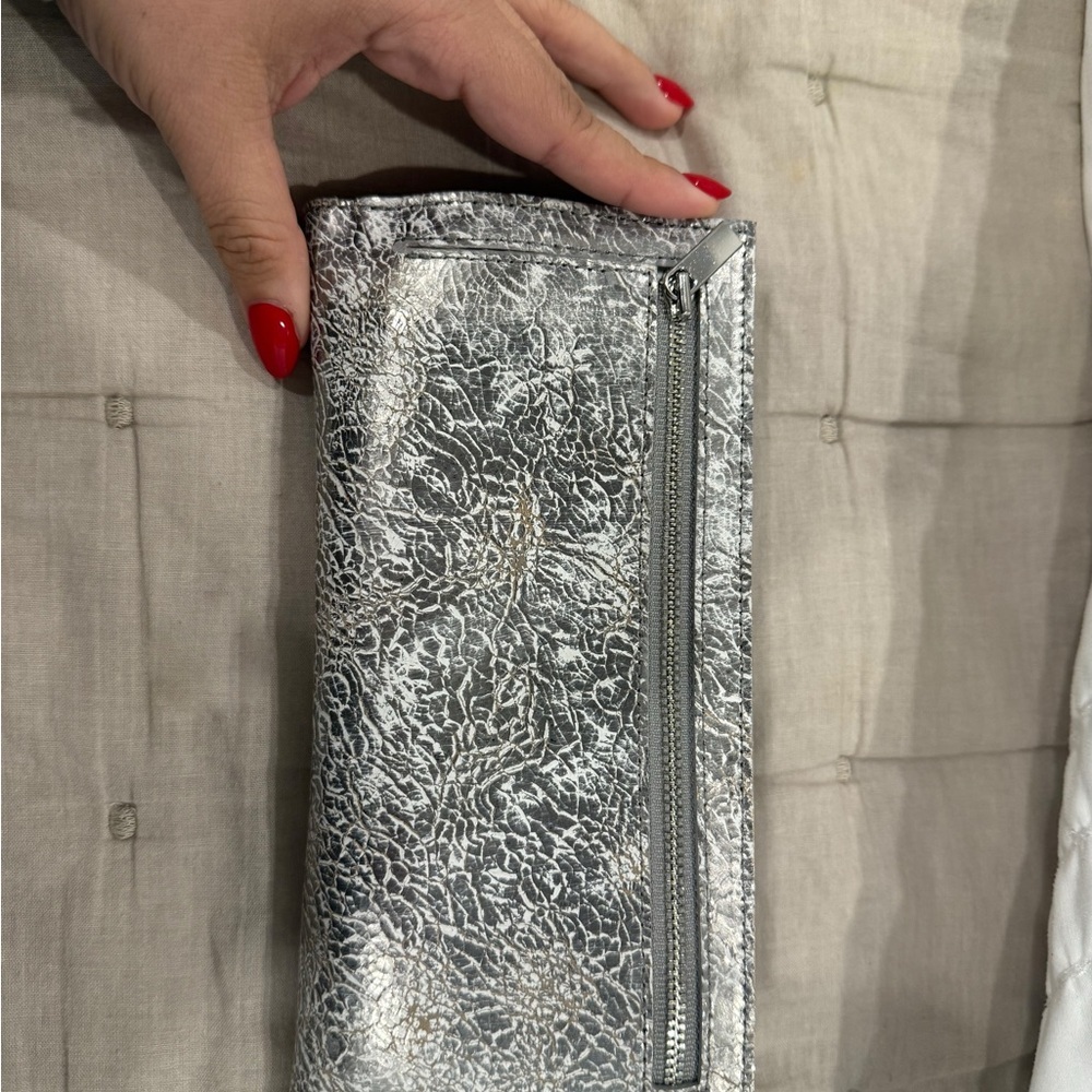 NWOT Vélez Colombia Nudo De Cuero Folia Silver Leather Wallet - Picture 2 of 6